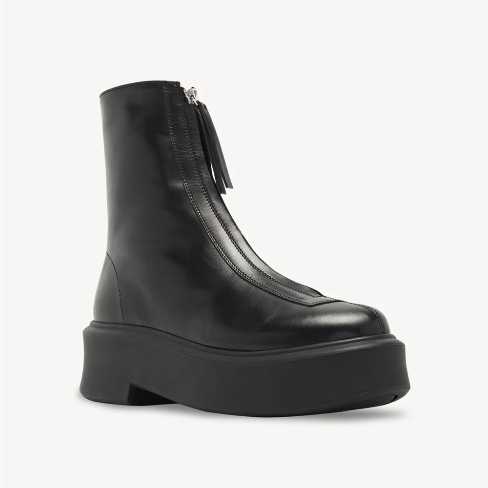 the row Zipped Boot I in Leather